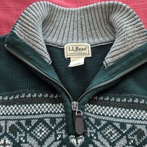 L.L. Bean Men's sweater in classic hunter green with pattern. Like new!